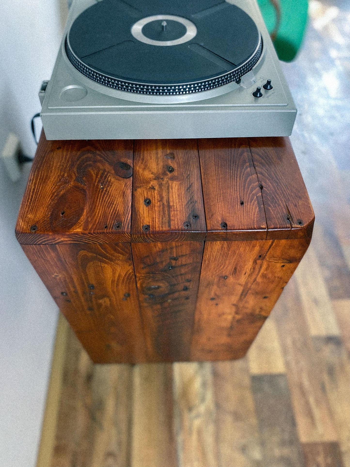 "The Compact One" record player table