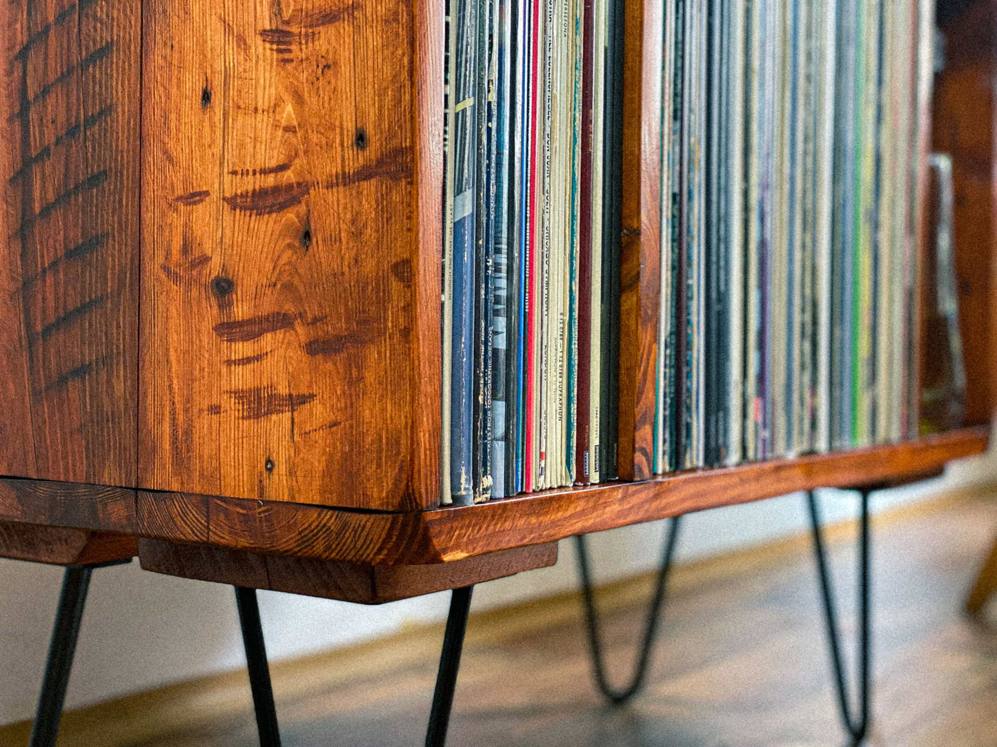 "the-compact-one"-record-player-table-pallet-habera.-record-player-stand-industrial-industrial-furniture-lp-lp-storage-pallet-furniture-record-player-record-player-console-record-player-stand-record-player-table-retro-retro-furniture-turntable-vinyl-vinyl-cabinet-vinyl-console-6