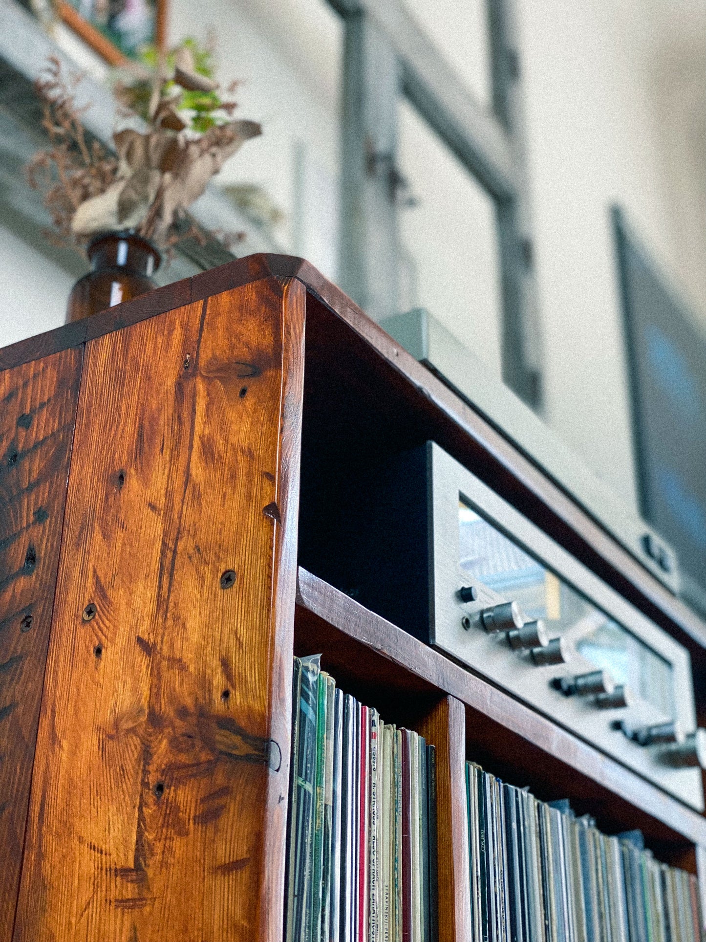 "The Compact One" record player table