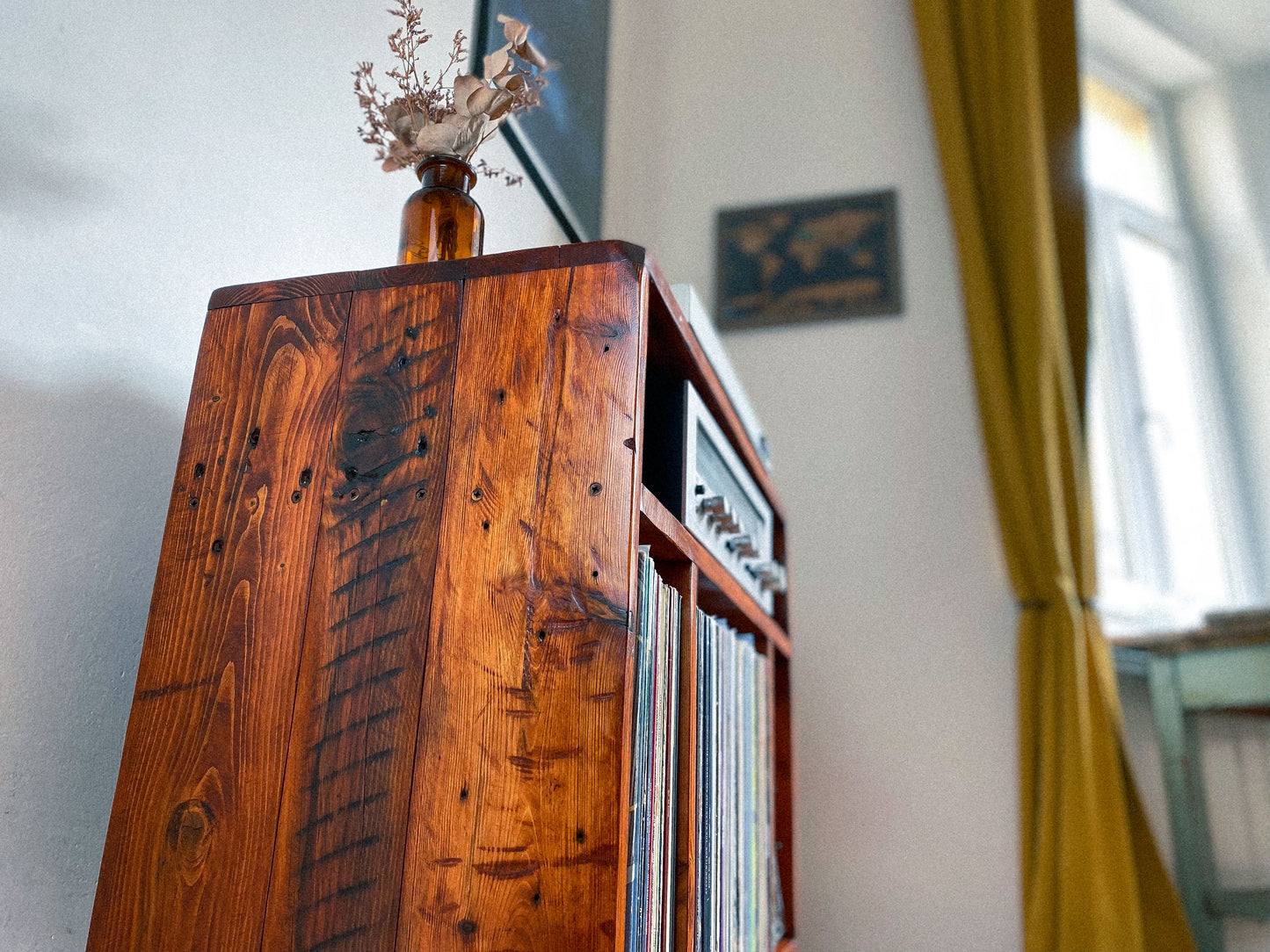 "The Compact One" record player table