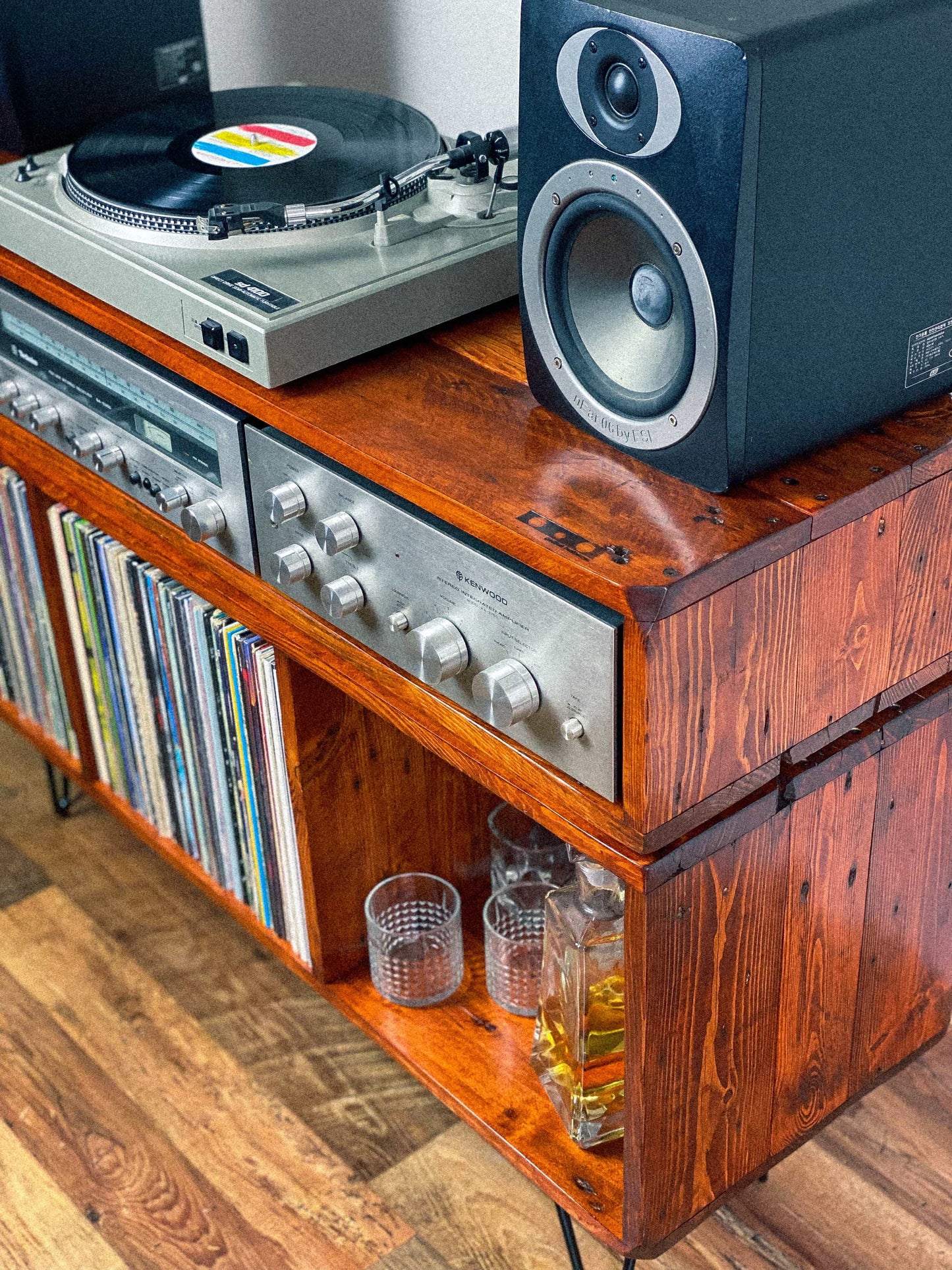 "the-one-with-the-top"-record-player-table-pallet-habera.-record-player-stand-industrial-industrial-furniture-lp-lp-storage-pallet-furniture-record-player-record-player-console-record-player-stand-record-player-table-retro-retro-furniture-turntable-vinyl-vinyl-cabinet-vinyl-console-1