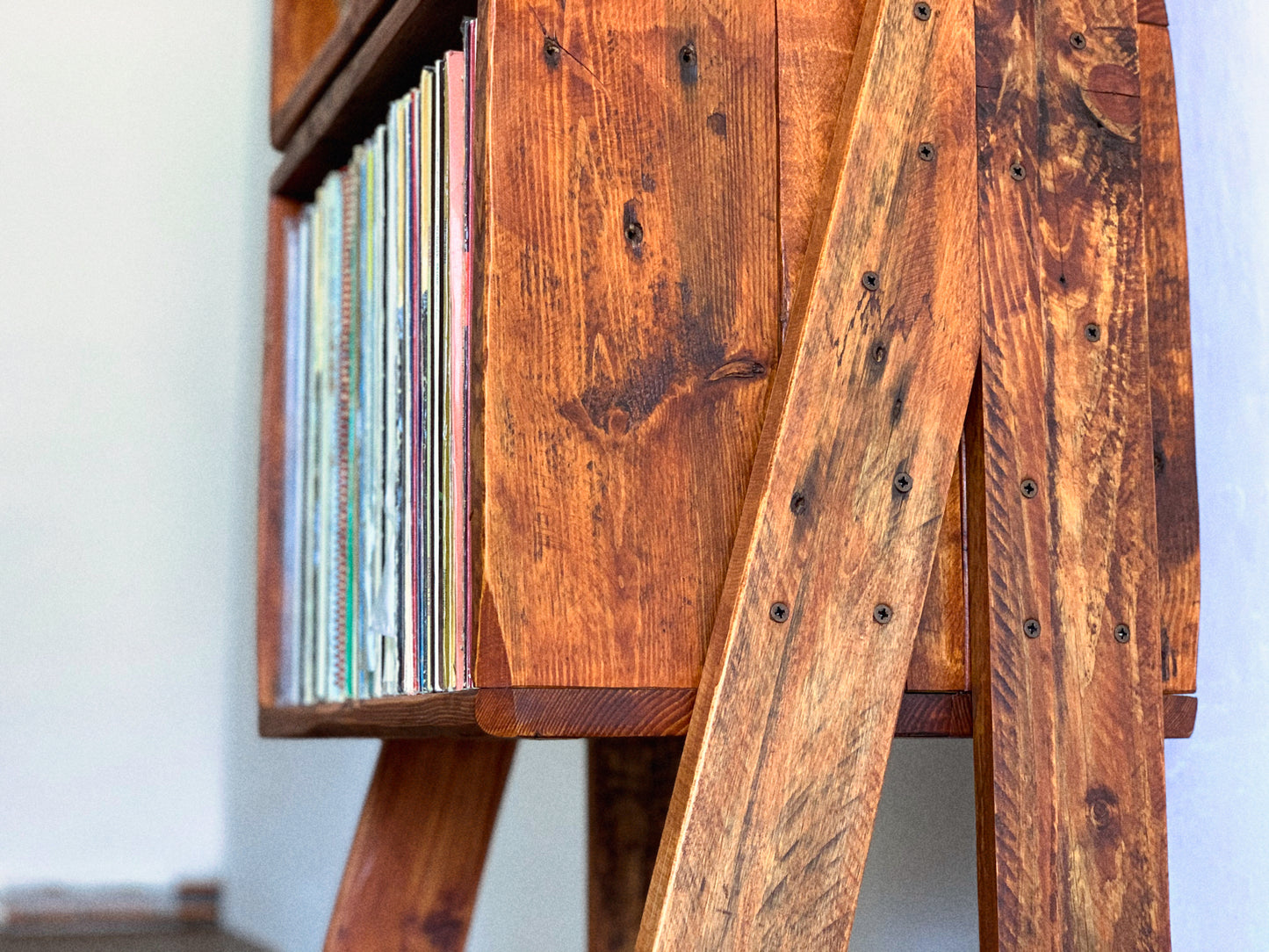 "R2-D2" record player table - pallet habera.