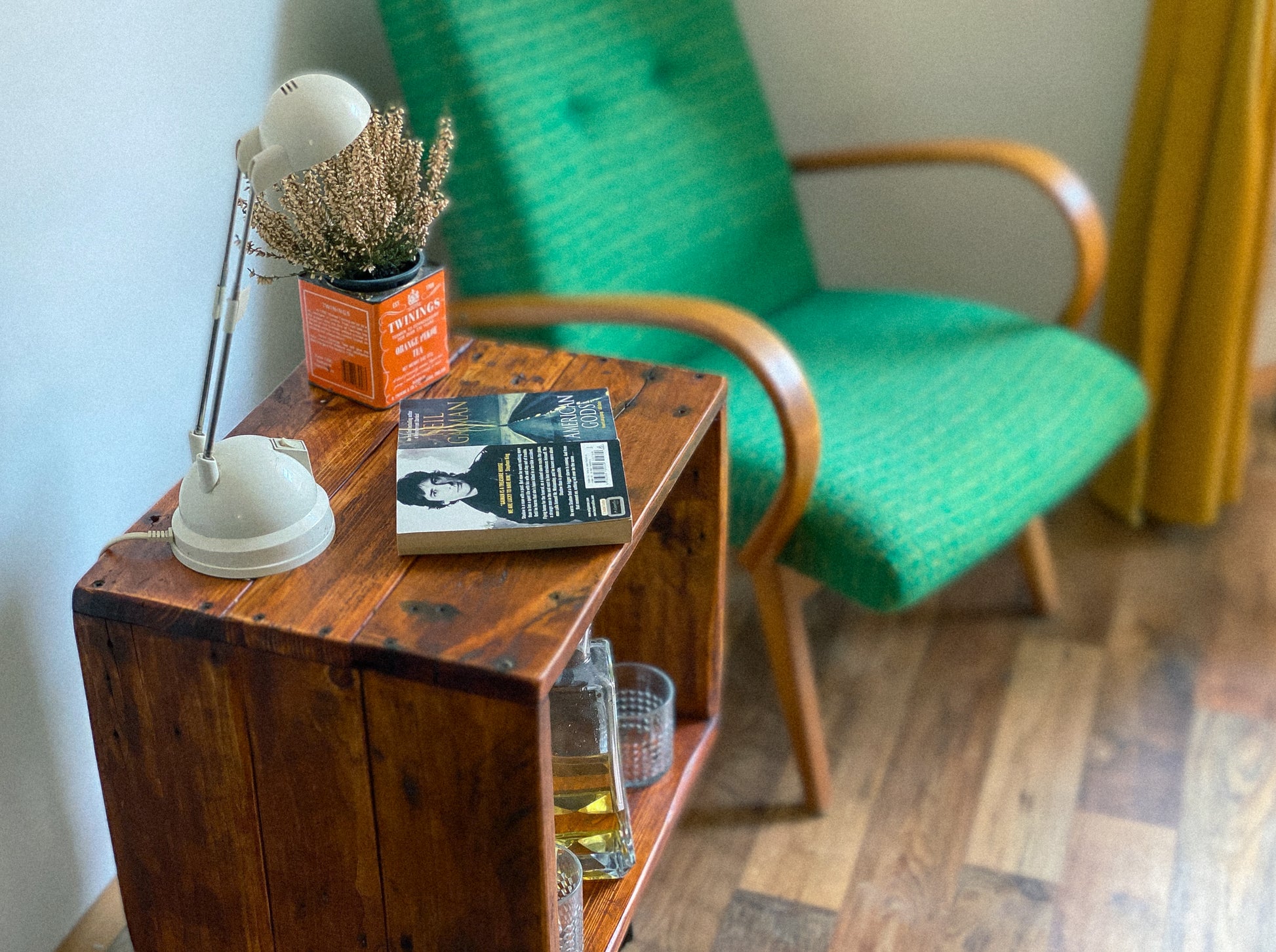 "The Box" record player table - pallet habera.