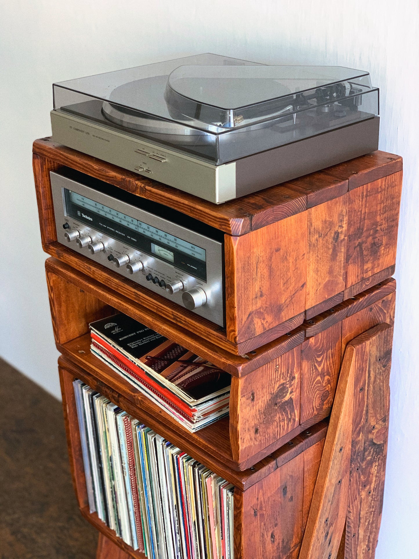 "R2-D2" record player table - pallet habera.