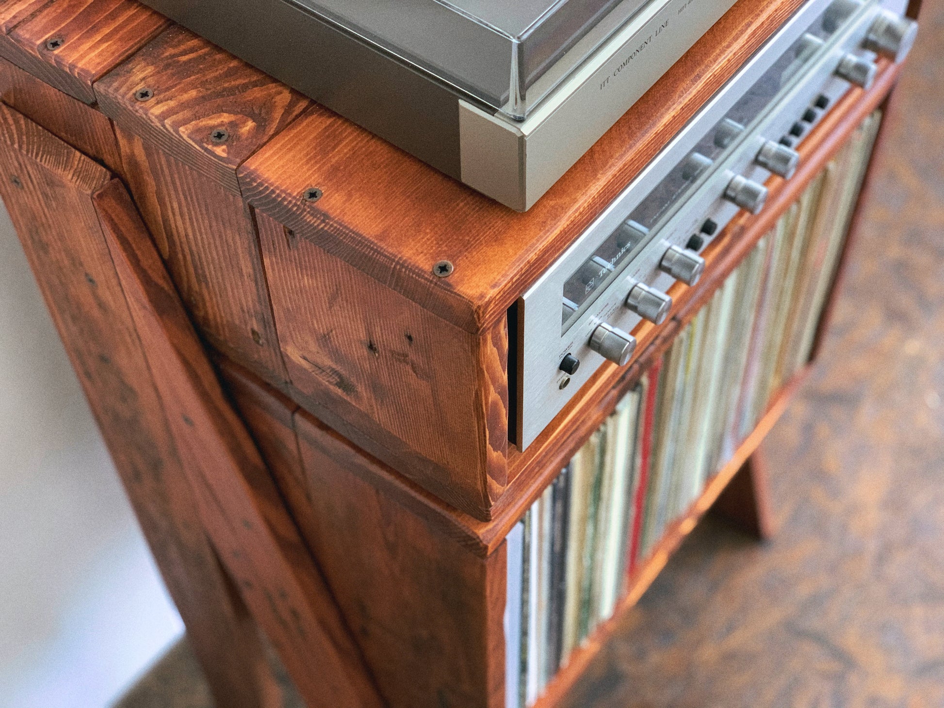 "R2-D2" record player table - pallet habera.