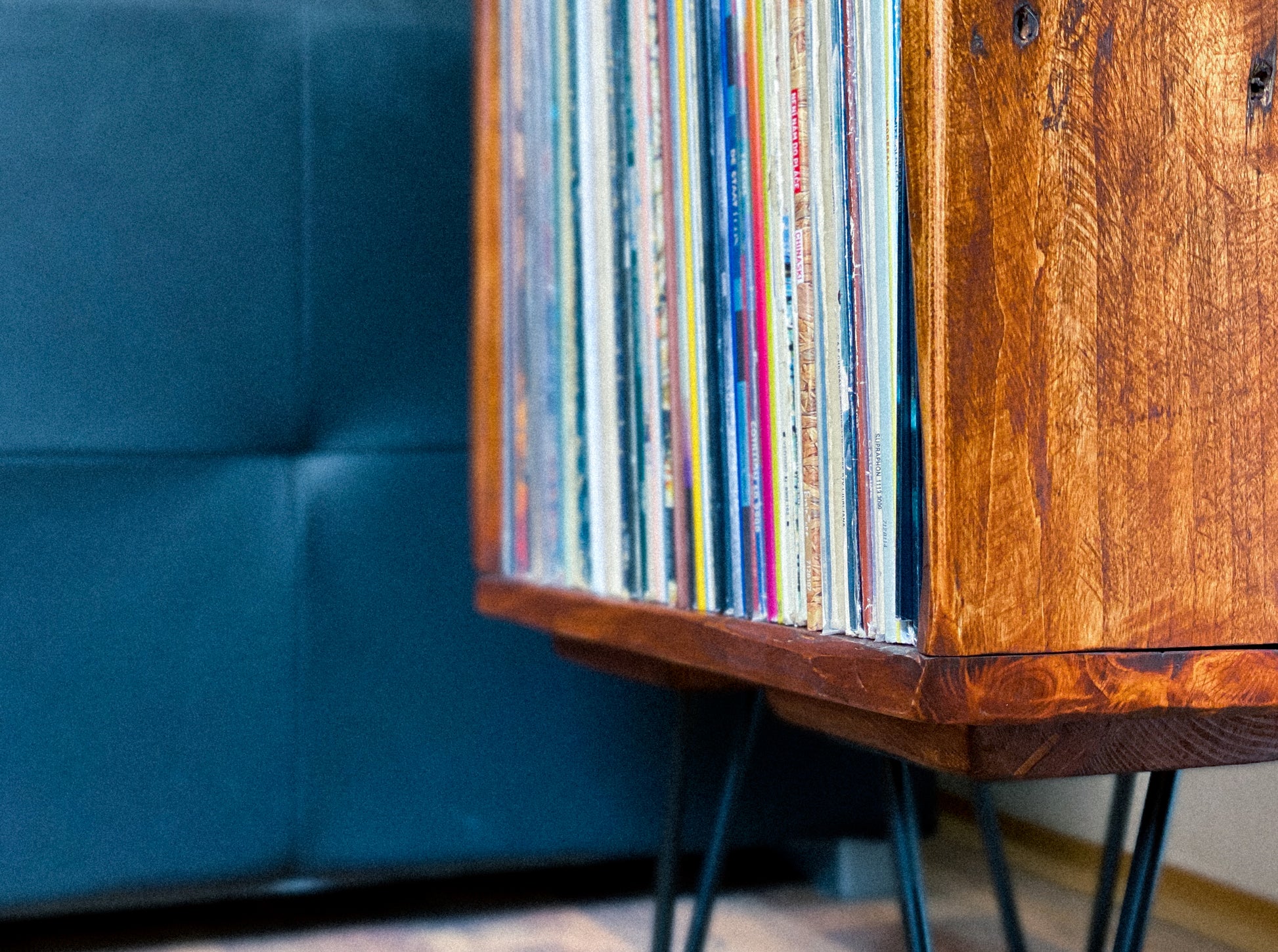 "The Box" record player table - pallet habera.