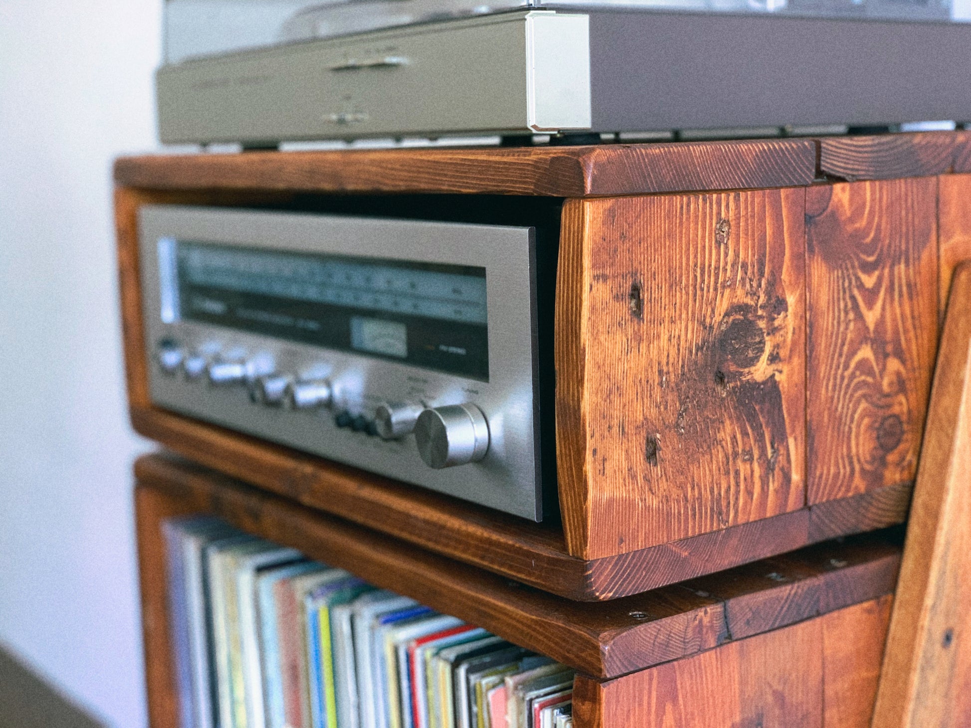 "R2-D2" record player table - pallet habera.