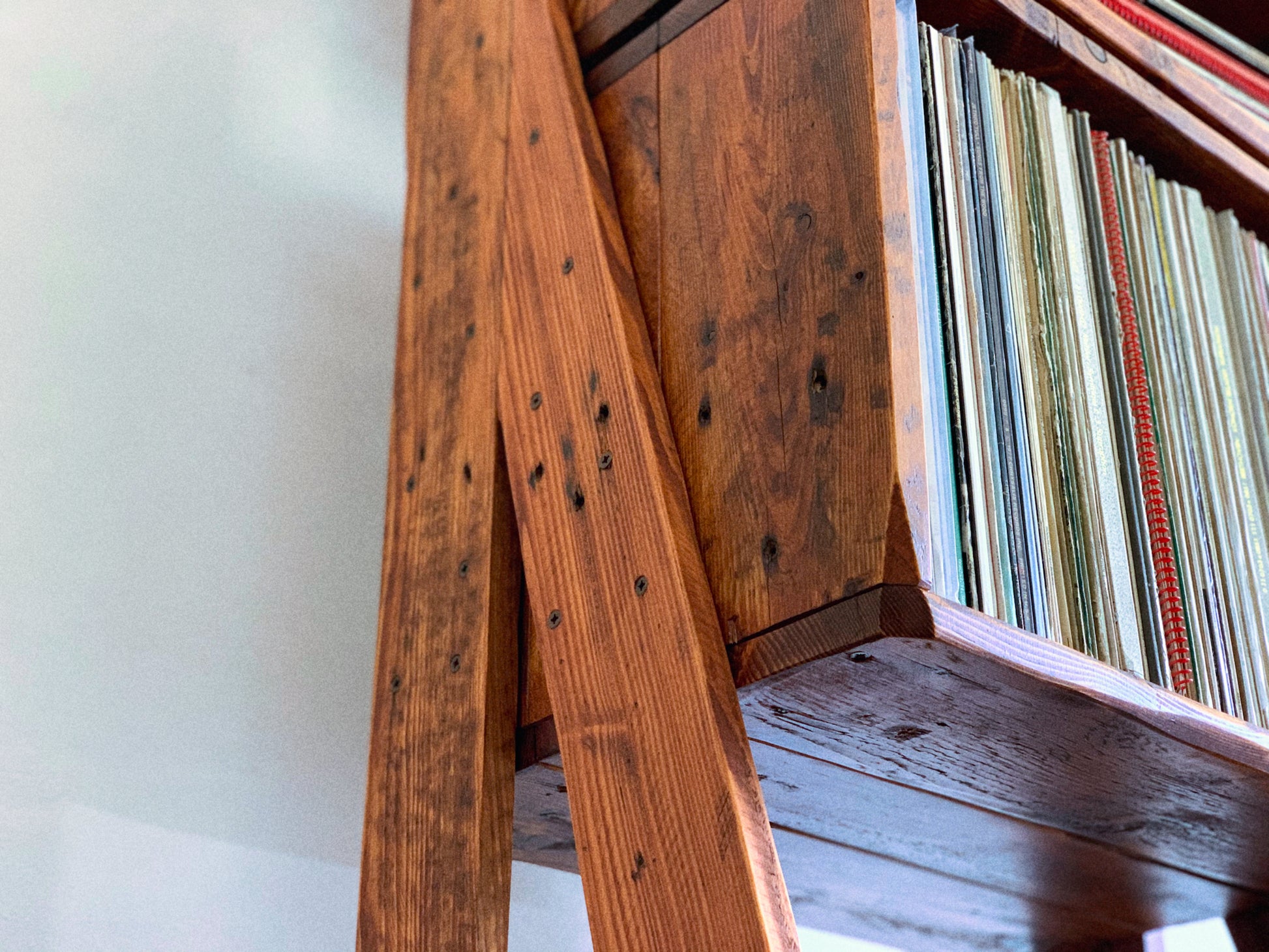 "R2-D2" record player table - pallet habera.