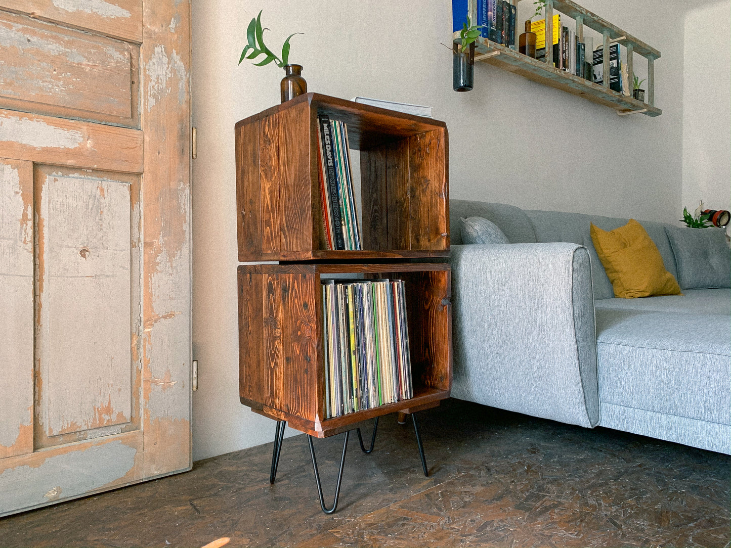 "The Box" record player table - pallet habera.