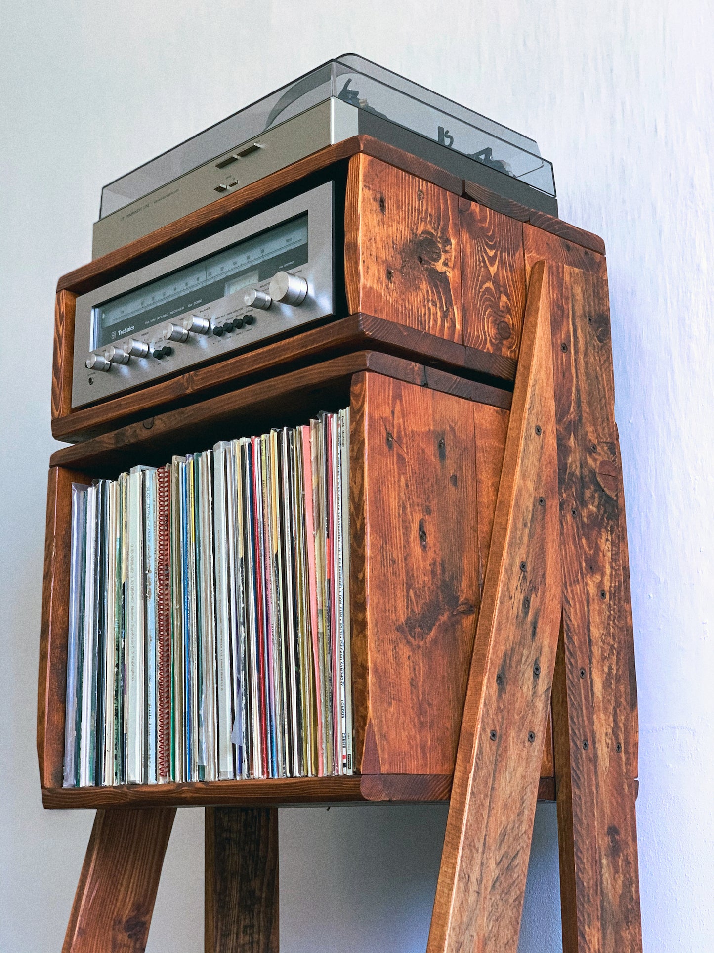 "R2-D2" record player table - pallet habera.