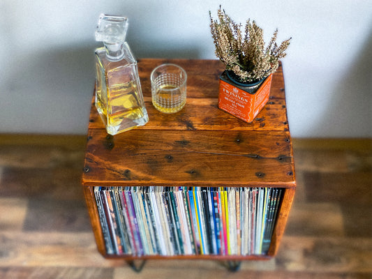 "The Box" record player table - pallet habera.