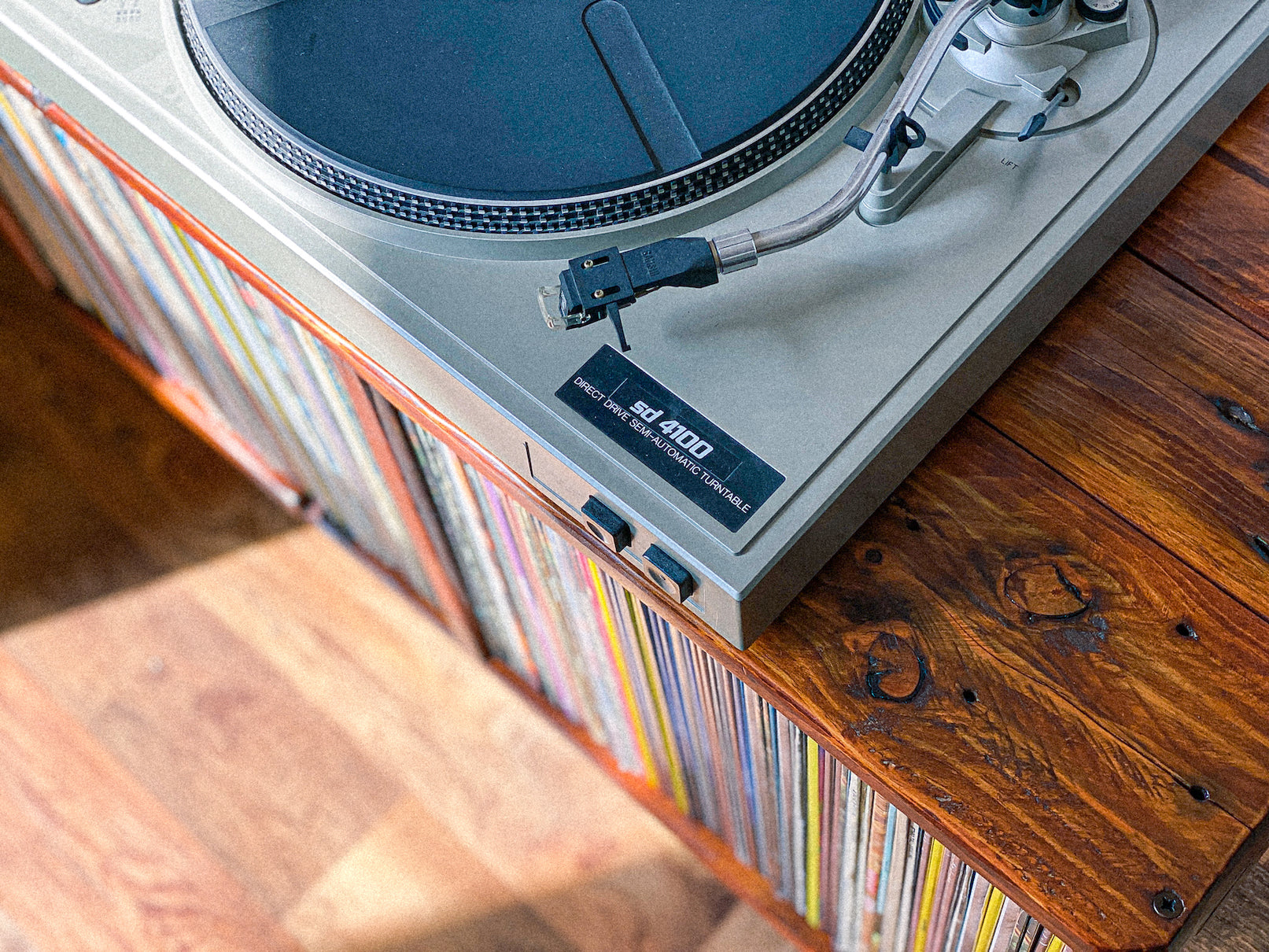 "Halfling" record player table - pallet habera.