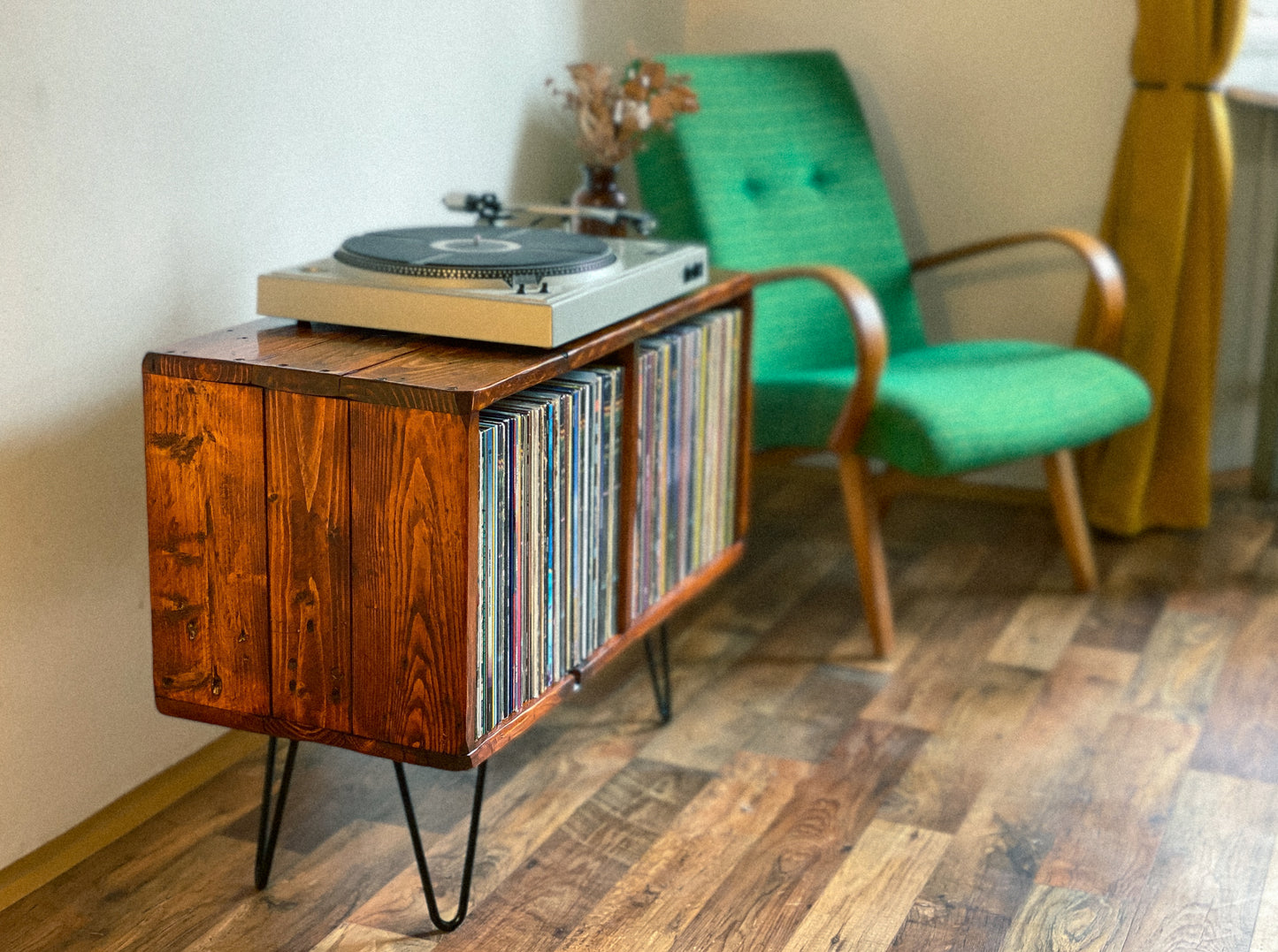 "Halfling" record player table - pallet habera.