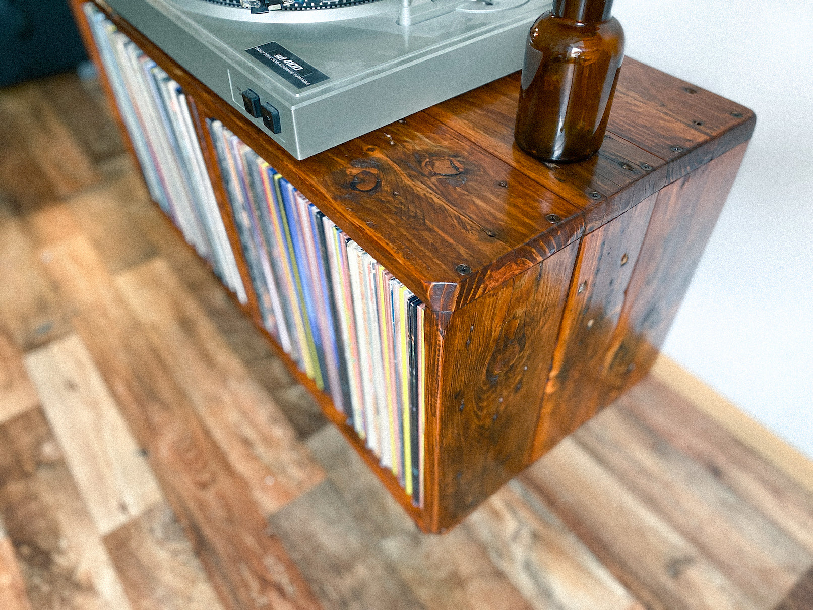 "Halfling" record player table - pallet habera.