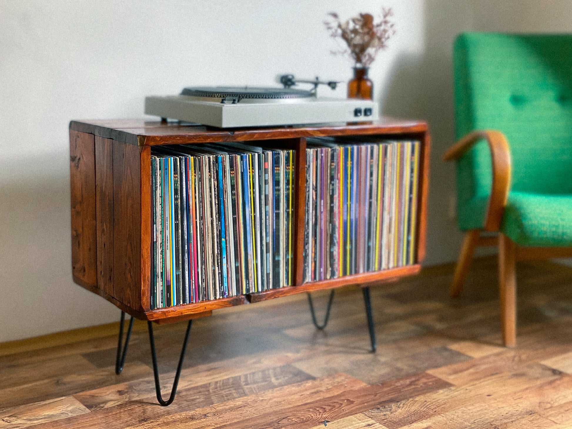 "Halfling" record player table - pallet habera.