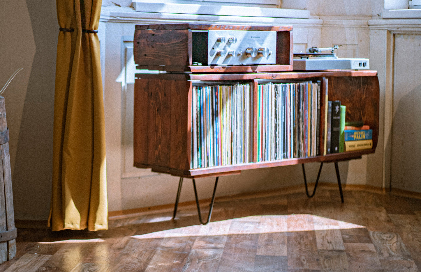"The Original One" record player table - pallet habera.