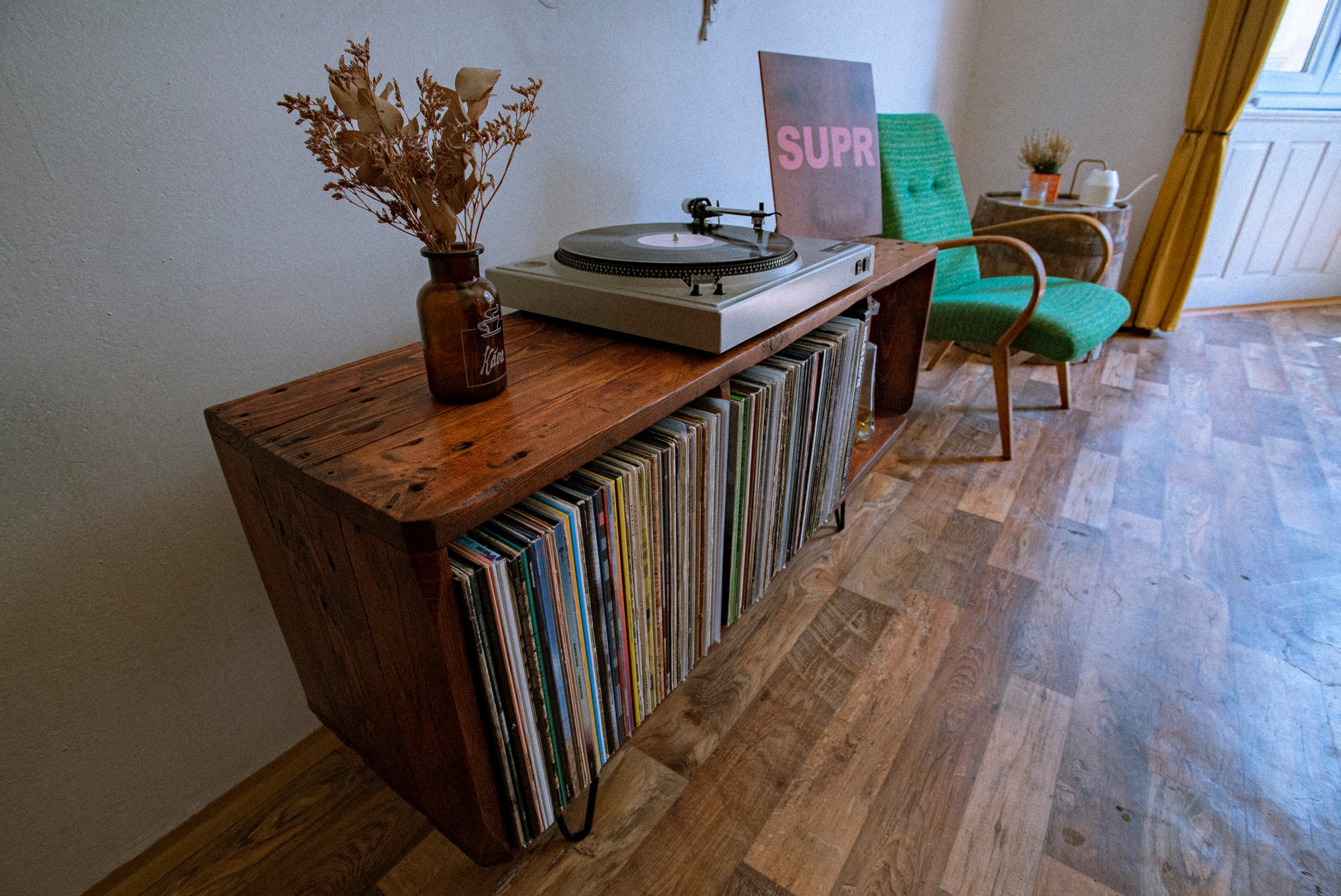 "The Original One" record player table - pallet habera.