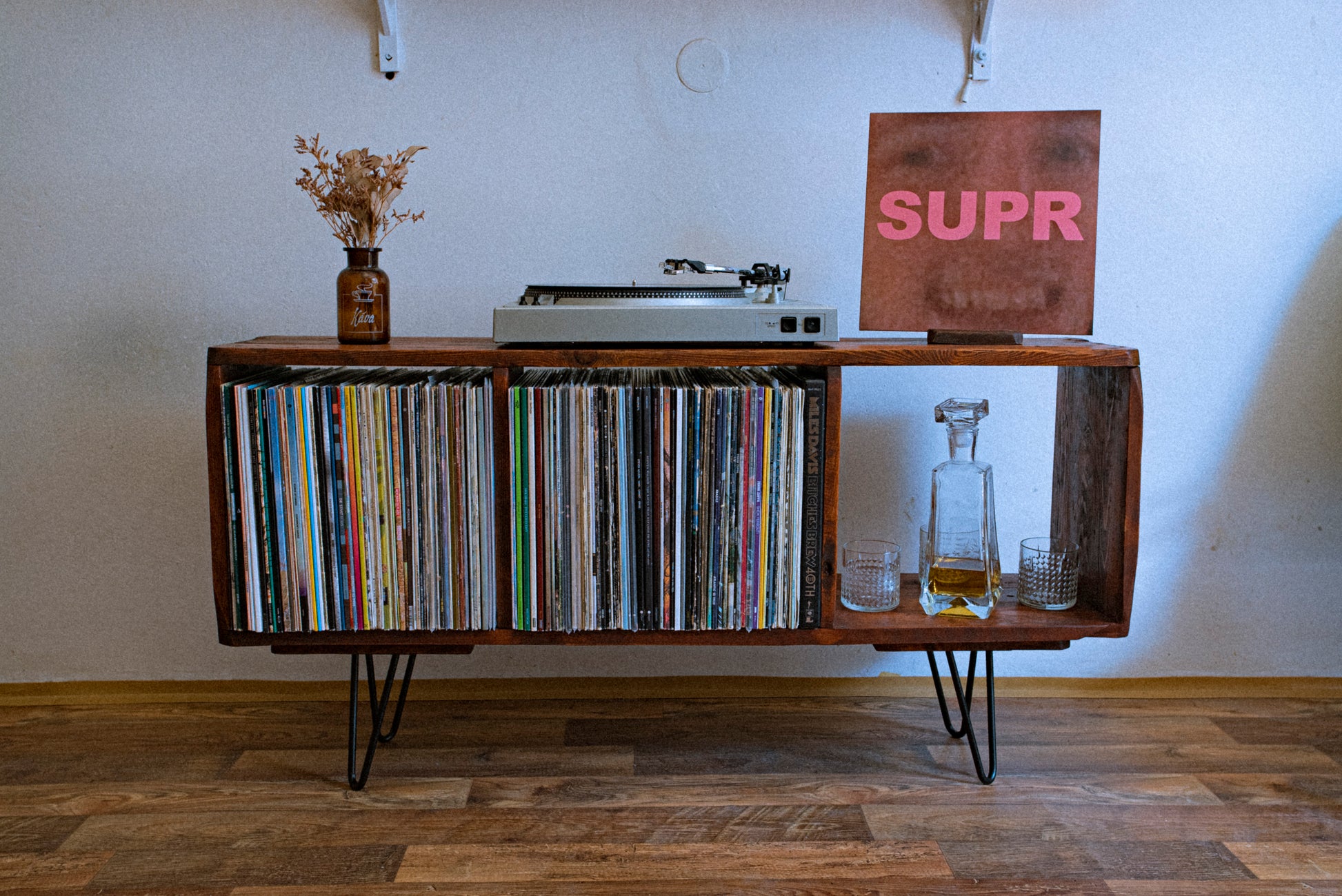 "The Original One" record player table - pallet habera.