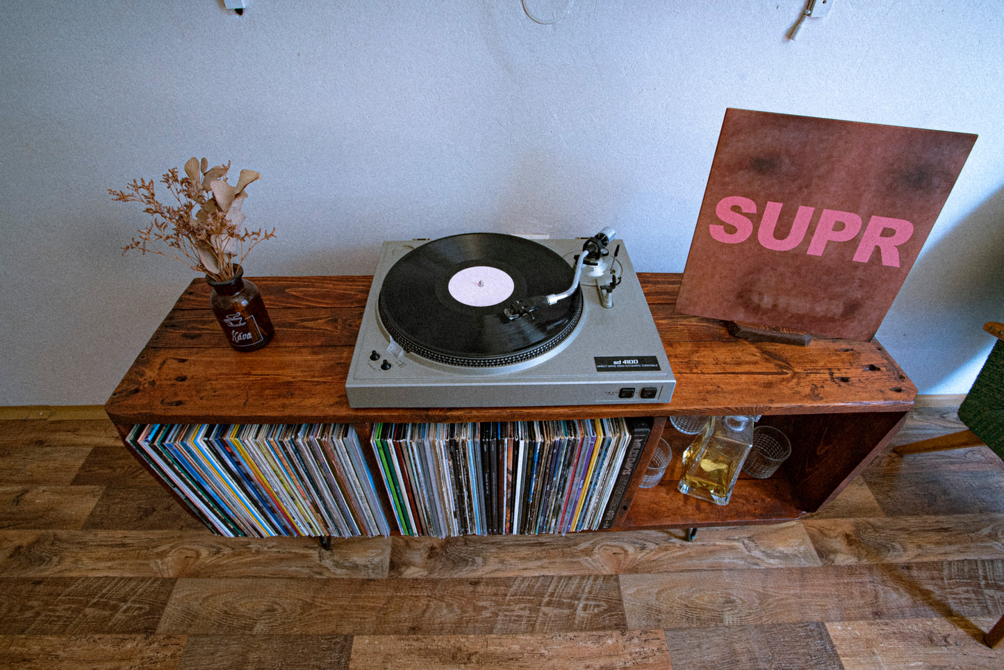 "The Original One" record player table - pallet habera.